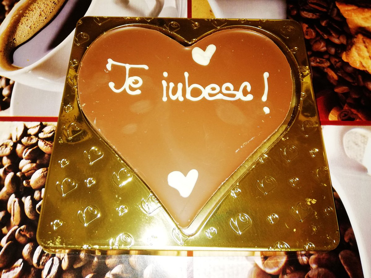 MihaiHristea's tweet photo. Pai #ValentinesDay2021 fara niscai #ciocolata la #CasaHristea no se puede, bre! 🍻🇷🇴😻 https://t.co/kHjQATAVT6