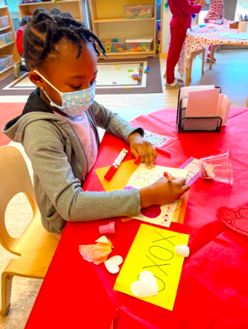 UCLS_ESH's tweet image. Happy Valentine's Day from the youngest learners at 
@uchicagolab! #ESHlab #uclskids