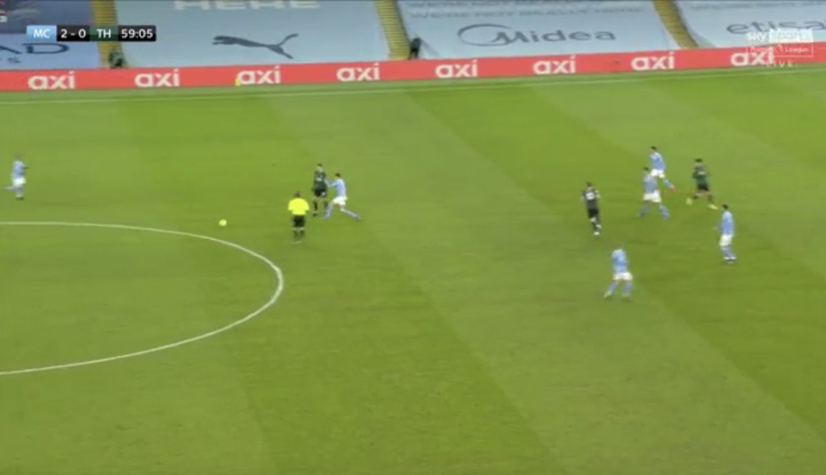 Another Lamela break. Another Son run. Again tracked by Cancelo who drops in behind the defensive line to snuff out any danger. Lamela has to turn backwards 10/