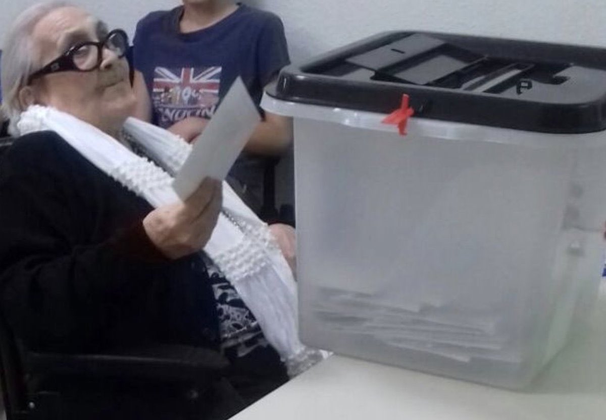 Si et fa mandra anar a votar, pensa en tots aquells i aquelles que van donar-ho tot contra el feixisme. Cada vot a urnes és menys força parlamentària per l'extrema dreta. Vota!