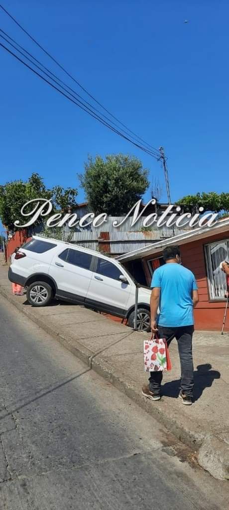 luisvil71's tweet photo. #PencoInforma #Urgente #UltimoMinuto #Accidente 🚨
Vehículo cae en ante jardin de vivienda en calle Maiten # 265, sin personas lesionadas.
Penco Noticia.
Tu informativo Ciudadano https://t.co/o8AwXSruUx