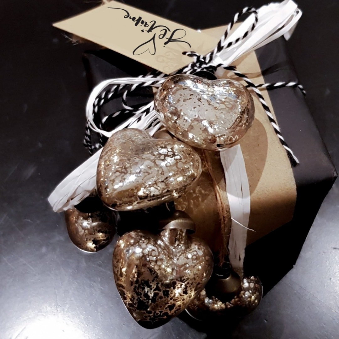 CRhoyer's tweet photo. #ValentinesDay

For @NovusChiyome 

"Happy Valentine's day, Ma Belle."

*He smirked dangerously and shyly at the same time*

"You should really open the package, so I can ask you a very important question..."

▪~▪~▪~▪~▪~▪~▪ https://t.co/876eH14Puw