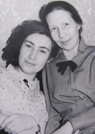 here's yusuf's daughter with her mother