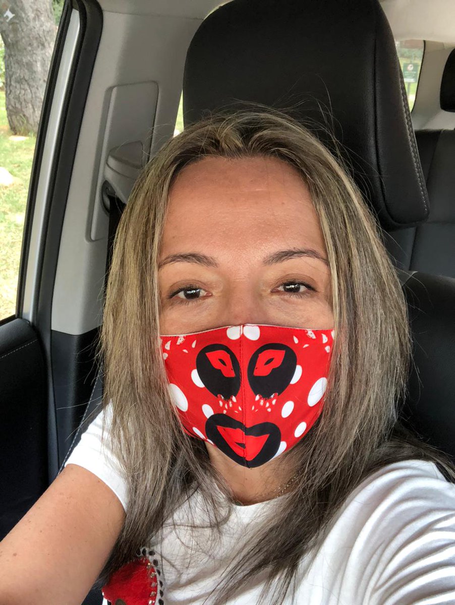 En modo Carnaval. Un carnaval para la vida que impulsa la reactivación económica del sector cultural y creativo, de los artistas que mantienen viva la tradición.
#ElCarnavalViveEnTi 
*Tapabocas comercializados por @carnavalbaq en apoyo a  hacedores del #CarnavaldeBarranquilla 🎉