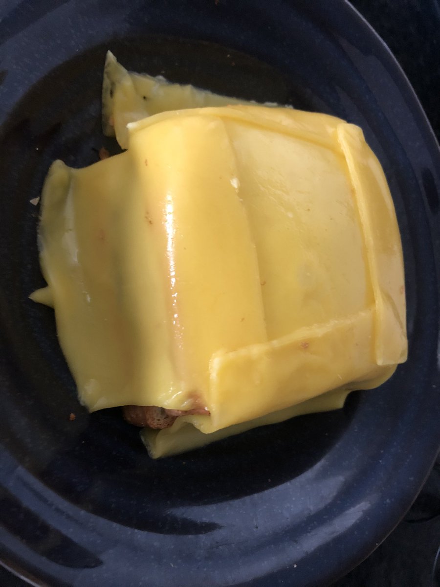 AragaoGaspar's tweet photo. Francesinha vegan com Seitan e soja picada 🌱 https://t.co/T4JkUGAzVe