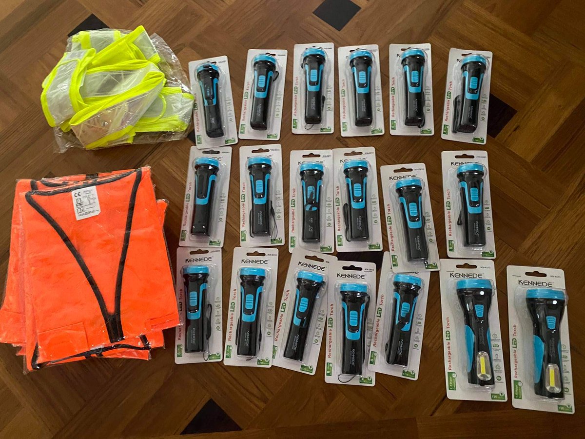 MayWongST's tweet photo. At least 1 #Myanmar citizen in #Yangon told me, sent pics that many are buying up items like touchlights, baseball bats, laser pointers to distribute among neighbours as communities form own volunteer security teams to warn neighbours of unusual movements #WhatishappeninginMyamar https://t.co/ToXLnZuXX6