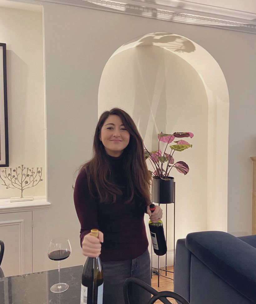 RoisinLevine's tweet photo. Me looking happy with my @WinePostUK delivery. Happy Valentine’s Day all 👋

My usual discerning palette is whatever-is-discounted-below-a-tenner-at-Waitrose’

But these are great picks, free delivery and speedy service🍷 

Nice work @trstnthms👌 https://t.co/0CHBD1hJtA