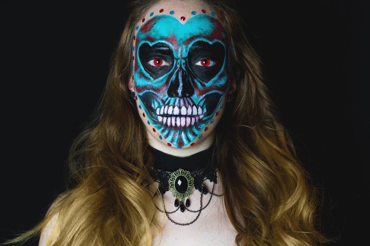 De tanto esperar, se fue marchitando, quedando tan solo huesos y un amor eterno, aunque no correspondido...

#maquillaje #makeup #antivalentine #sanvalentin #Skull