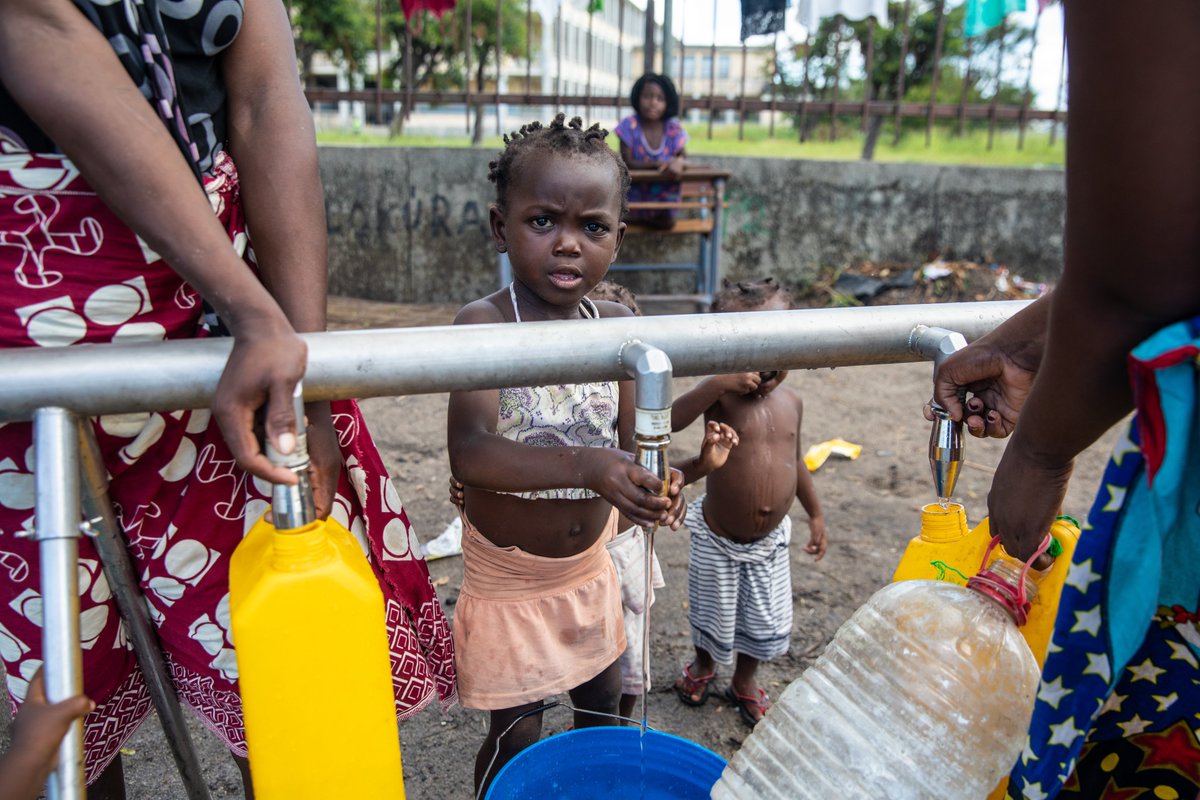 366,630 pessoas necessitam de assistência humanitária em #Moçambique devido ao #CicloneEloise. 

O UNICEF &amp; parceiros instalaram latrinas de emergência (sensíveis ao género) e instalações de lavagem das mãos para as famílias que vivem nos centros de acomodação na Cidade da Beira.