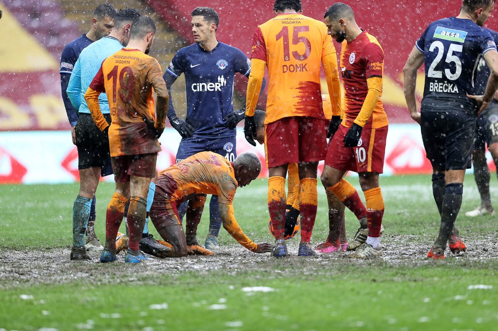 henryconyekuru's tweet photo. Penaltıyı aldım,sahayı temizledim,seninle sevindim...
Daha senin için ne yapabilirim
Mostafa abiii,çayını iç ve keyfine bak....☕️😂😂💛❤️ https://t.co/YSbnwLH3RZ