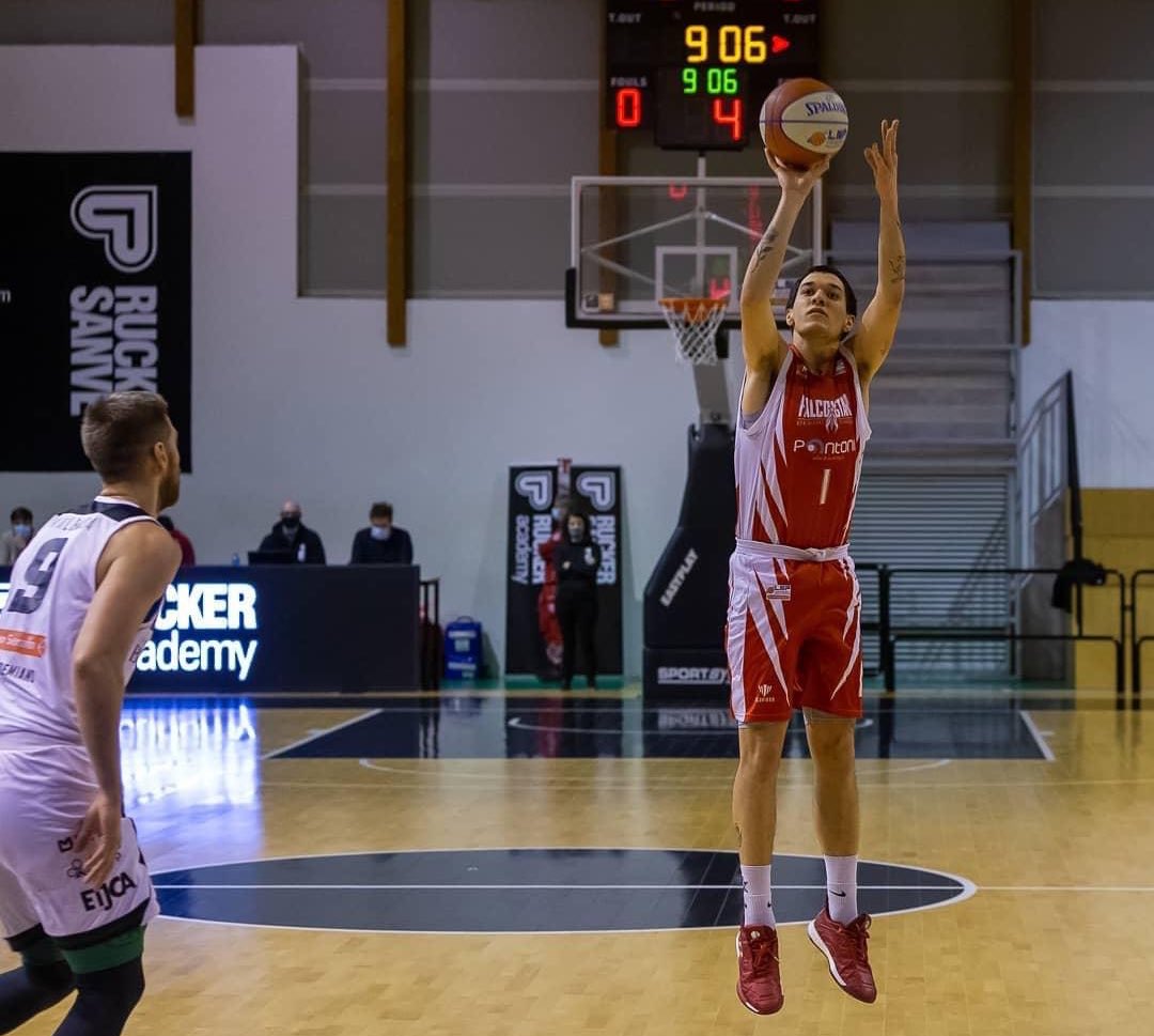 OverWSports's tweet image. 8 pts + 5 rbd in 18 min... 
Stay focused Marco !💪🏀

#marcomurabito #overwsports #workhardplayhard