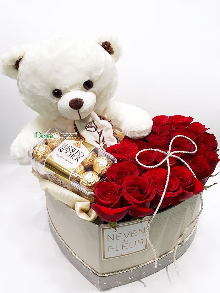 #ValentinesDay

For <a href="/OfRunesAndHeels/">Elliana Draco {RP}</a> 

"This is a human custom, from what I understand..."

*dangerous smirk*