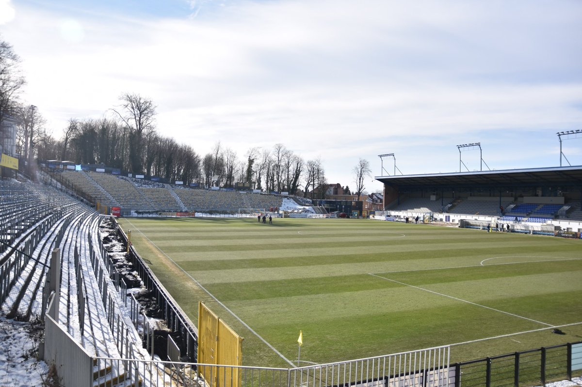 Dus: twee wedstrijden op vier dagen op een perfect terrein van Union. Zonder veldwarming, wel elke dag blazers met warme lucht en vrijwilligers in de weer. Maar de 1A-club van de voorzitter KBVB slaagt er niet om zijn veld speelklaar te krijgen? #usgnxt #chaclu