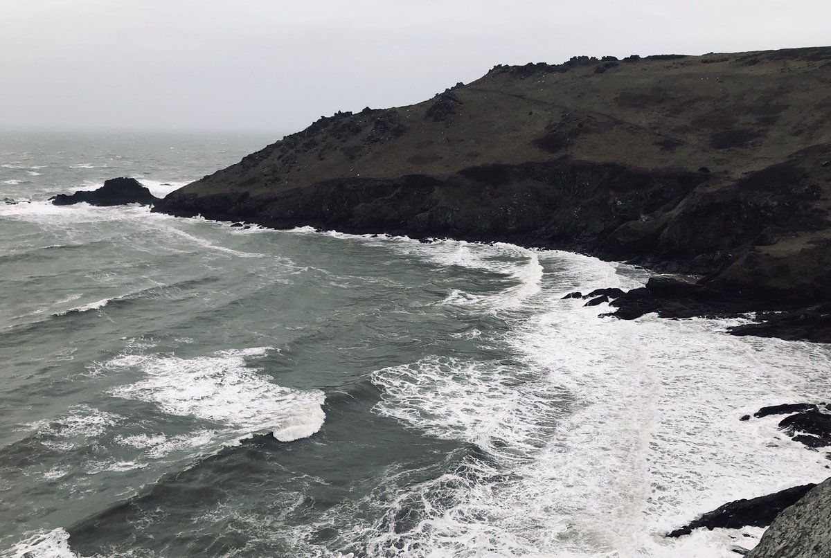 michellerybob's tweet photo. Waves rolling into Salcombe today. 
February sending its best shades of grey.
#salcombe #bolthead #sharpitor #swcoastpath #devon #sea #February2021 #devonlife https://t.co/1Z6T3nOlH8