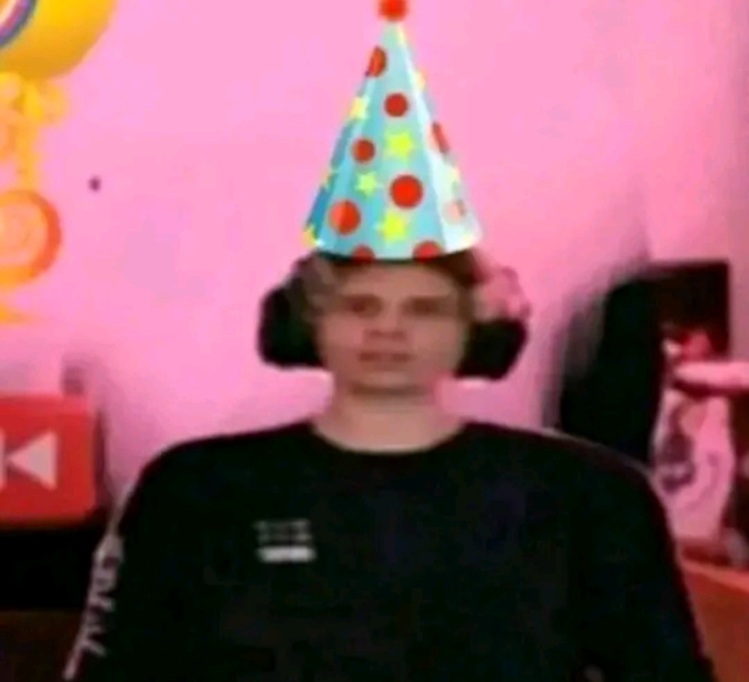 Caarlaap_21's tweet photo. Feliz cumpleaños, la verdad que me alegro cuando en 2014 vi tu primer video y desde ahí eres mi youtuber favorito, disfruta mucho FELIZ CUMPLEAÑOSSS #Rubius #ElRubius #rubiusbday #Rubius2015 #Rubius2014 https://t.co/B8b0eLEr3D