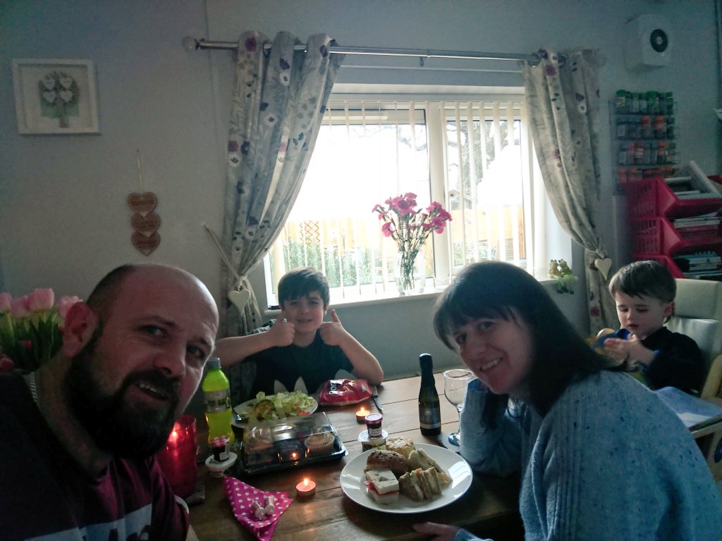 emmacrocombe's tweet photo. Enjoying a fabulous valentines afternoon tea from @Marmalade_Chest ❤️♥️💖💕🌹 https://t.co/pTGukDi3fq