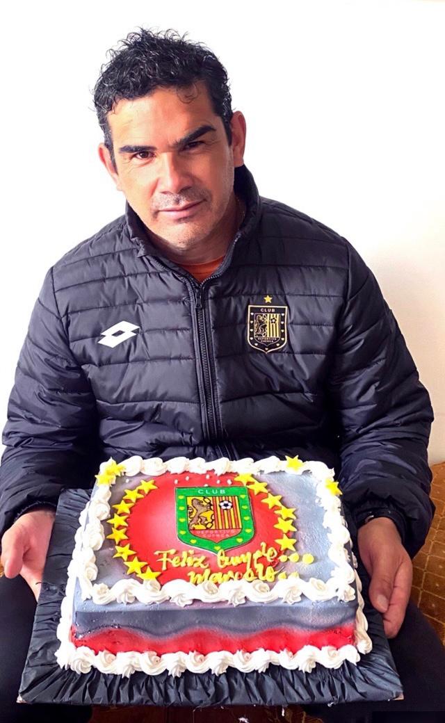 ir a buscar Dictadura satisfacción Club Deportivo Cuenca on Twitter: "Nuestro coordinador deportivo  @marcevelazco5 está de cumpleaños y lo celebramos con una torta de  #PasteleriaMarcelito. #FelizCumpleañosMarcelo https://t.co/rnyFth6agL" /  Twitter