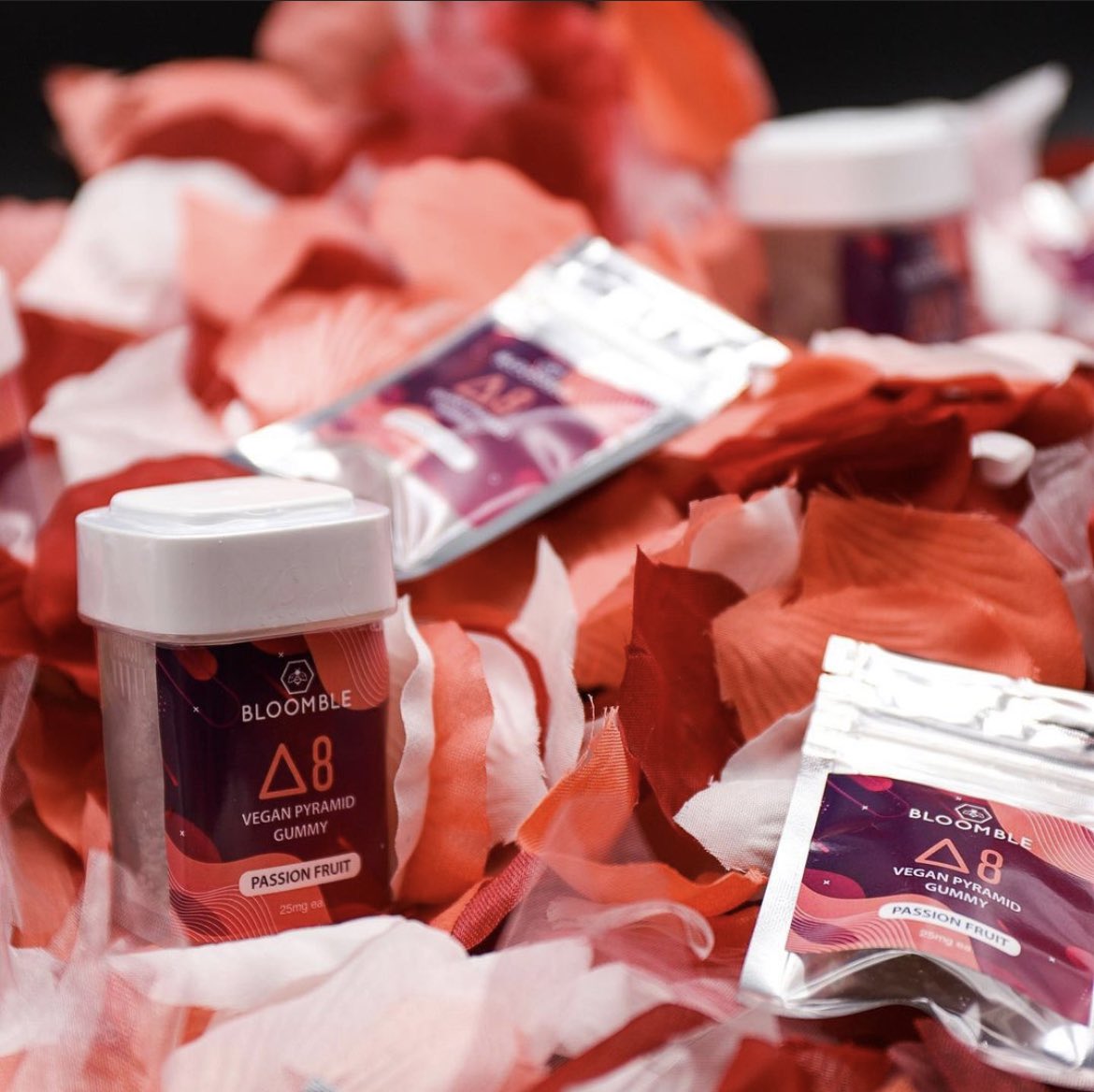bloombledotcom's tweet photo. Doing a Valentine’s Day giveaway! We are choosing 3 lucky people to receive a FREE cart or gummies! 

To win: follow us, retweet, and like this! 

Winner will be chosen within the next 24 hours. https://t.co/xfCMMDcqXE