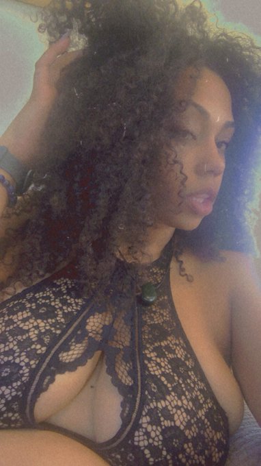 It&rsquo;s VALENTINES DAY!   Treat your Queens right !🥀✨   &amp; EMPTY YOUR WALLET 💸💰  😌 $end me $omething to make