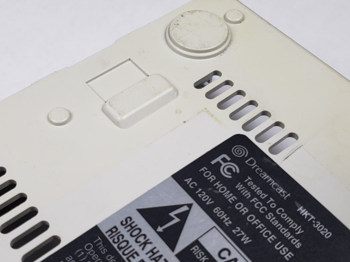 Looking at it now, the areas NOT exposed to retr0brighting are WHITER!The yellowing not only still happened. But it was ACCELERATED and is now worse than untreated areas.