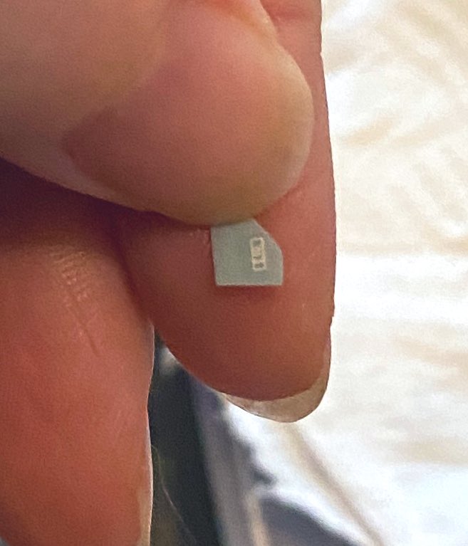 Thought the steering wheel decals were small but these ones take the piss   @PeachyF1 has nailed it 