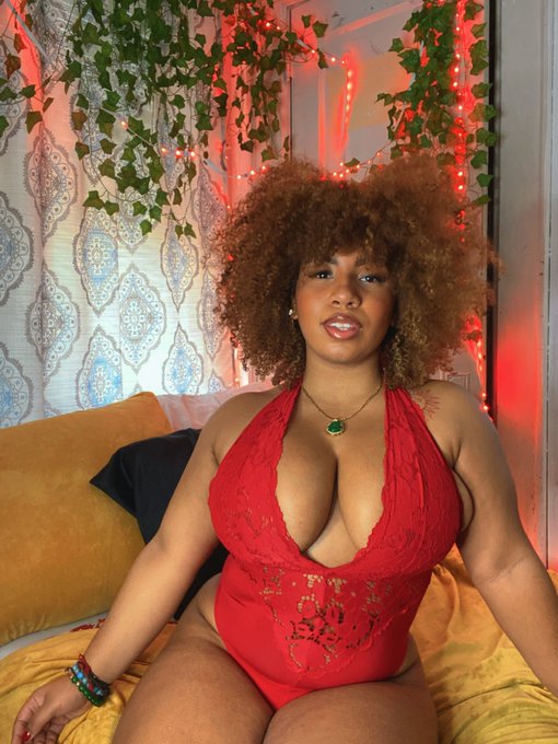 happy Valentine&rsquo;s Day 🥰 https://t.co/uYcsHQ5zvU