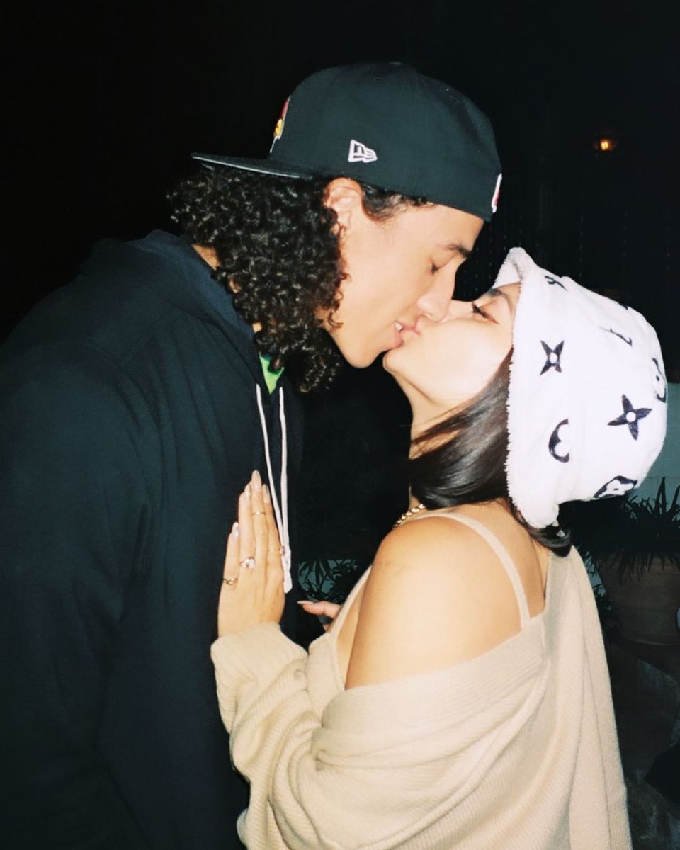 #VanessaHudgens
#ColeTucker

💕 NOVEDAD 💕

La actriz de #HighSchoolMusicaly #ThePrincessSwitch confirma su noviazgo con el jugador de los Pittsburgh Pirates con esta instantánea a través de Instagram: