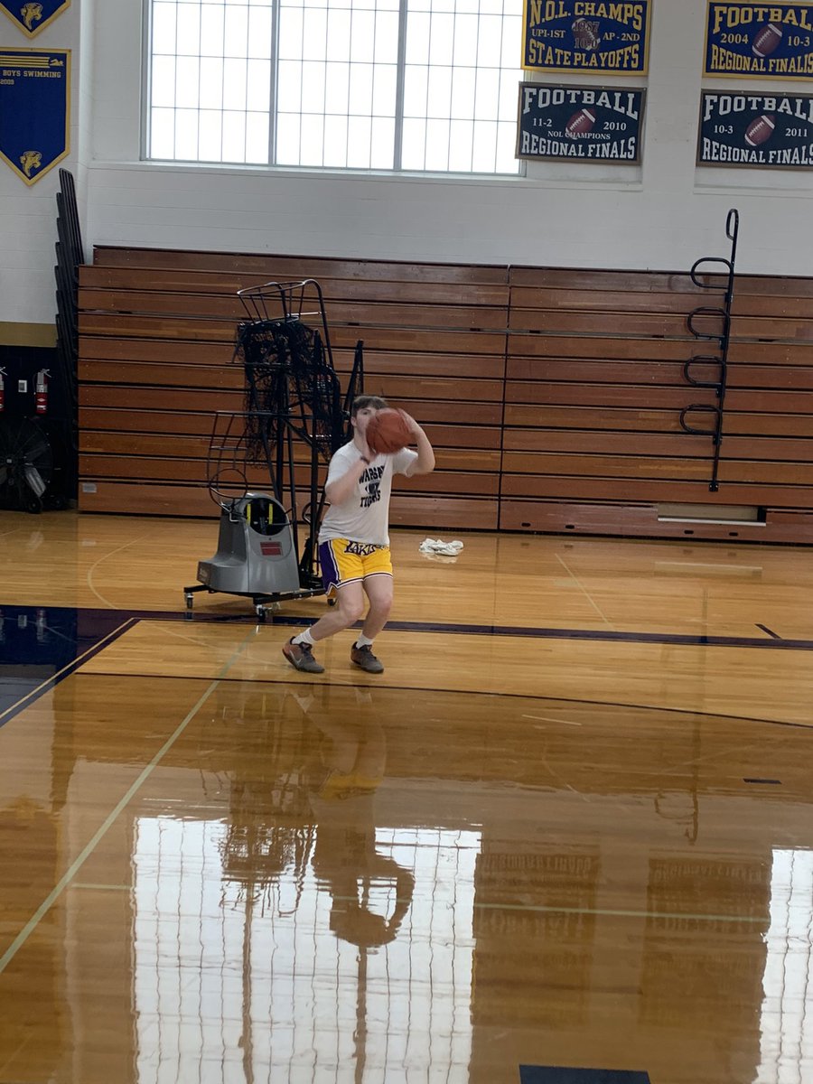 Nwood0713's tweet photo. Repping for my boy today! #ohiostyle #gymmom #heisntdoneyet #columbian https://t.co/HR6gQ3QZR6