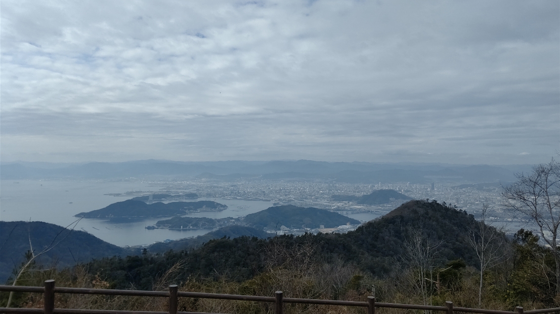 有限会社大畠商店 ｌｐガス 広島 西日本豪雨災害から２年７か月です 絵下山にドライブする事が出来てます この景色を見ると もしも願いが叶うなら 吐息を白いバラに変えて くさい 歌詞はかなり大好きです 自分で言うのもなんですが昭和の男は