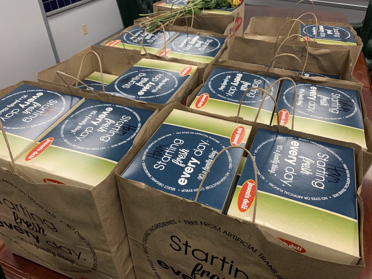 DallasNLLEO's tweet photo. THANK YOU to @jasonsdeli Manager Alex Cruz and his staff for feeding 100 Evening/Late Night Officers at Northeast Substation. They closed early but stayed late just to make these meals. 

Thank you for supporting our officers that are mourning #MitchellPenton. EOW 2/13/21. https://t.co/aX6fcCizFM