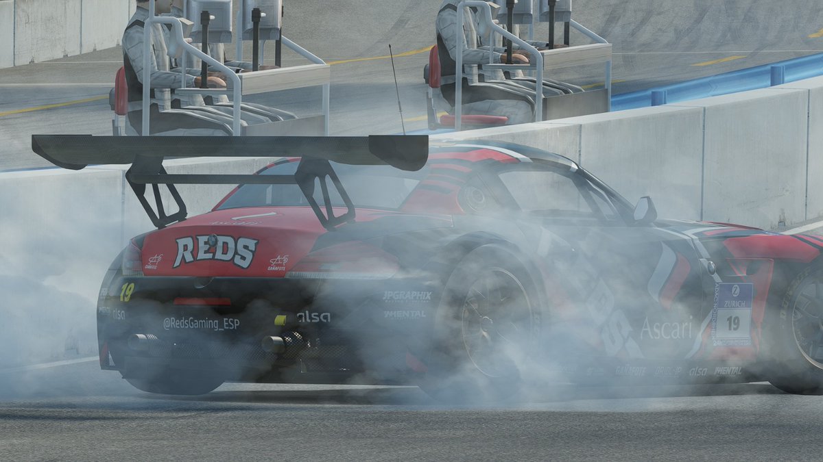 🥇¡CAMPEONES!🥇

Nuestros pilotos
<a href="/JuananFernandez/">Juanan Fernandez</a> <a href="/Javilm_97/">JAV1L●ZAN●</a> y
<a href="/rafaherruzo_19/">rafahl_196</a> han hecho una gran temporada, en la que Rafa pone la guinda y se trae al nido el campeonato de @EspanaSimracing

¡Enhorabuena y gran trabajo chicos!
#GoReds🔴🦅