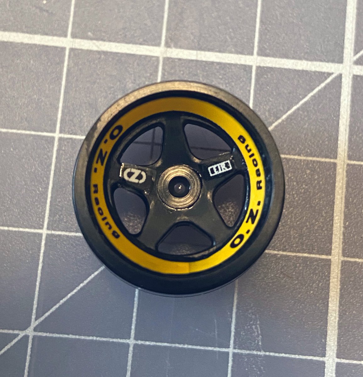 Wheel rims done. Can’t take any credit for this bit, it was all  @PeachyF1 