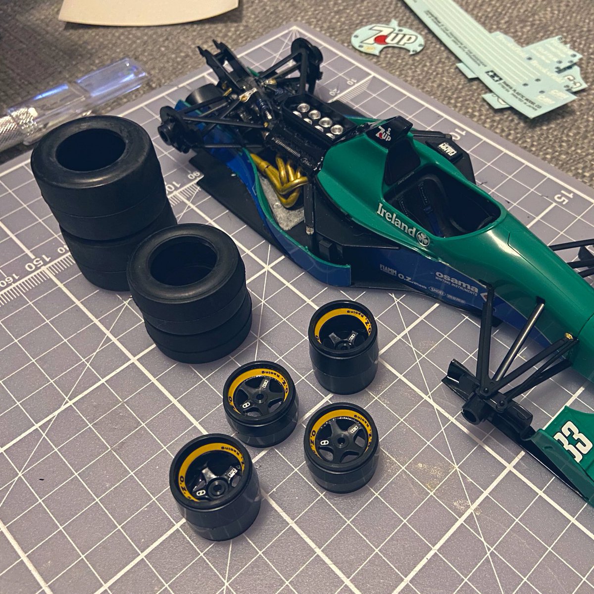 Wheel rims done. Can’t take any credit for this bit, it was all  @PeachyF1 