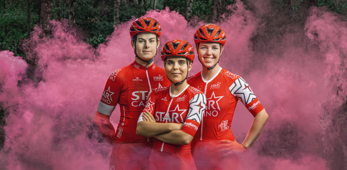 🔴 After the first selection rounds, there are still 10 Belgian women who compete for a pro contract with the Starcasino Team. Sunday they will battle with the riders of the team in a 'pro race' in Ruddervoorde. The best 3 will go on training camp with the team. #koerszktvrouw