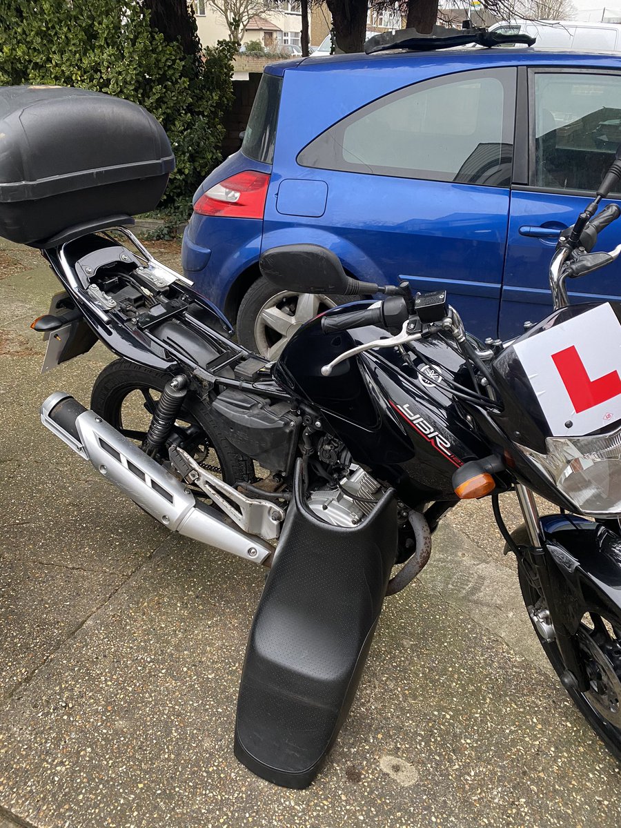 wickedladybiker's tweet photo. Learned how to take the panels off, find my battery, take the seat off and put it all back together #completenovice https://t.co/8oQDDHPj04