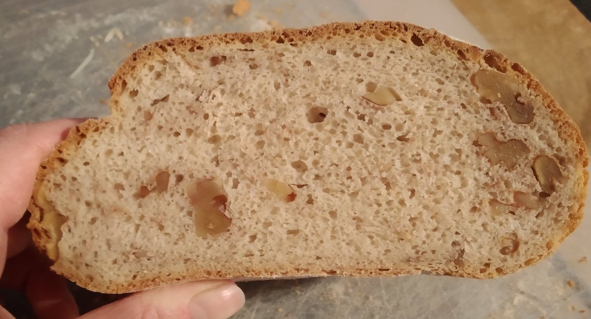 NordicLaura's tweet image. Walnut bread to go with my fondue. #fondue #walnutbread #walnut #bread #baking #homemade