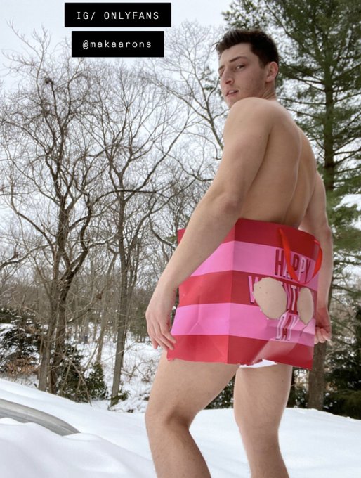 Happy Valentine&rsquo;s Day! Shot so much shit for Valentine&rsquo;s Day🤪😈 My onlyfans if 50% off! https://t.co/ScKBmAujZH