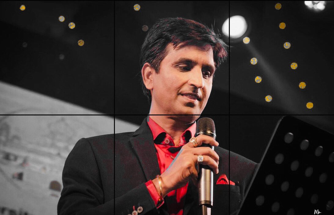 खुद की आँखों में जो नमी पाई ,
उसमें डूबा तो जिंदगी पाई !
दिल, जिगर रूह, जान देकर भी ,
तुझको देने में कुछ कमी पाई ! 💔

#ValentinesDay
