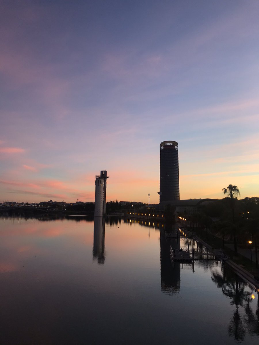 Andrea Benítez 🌙 tweet media