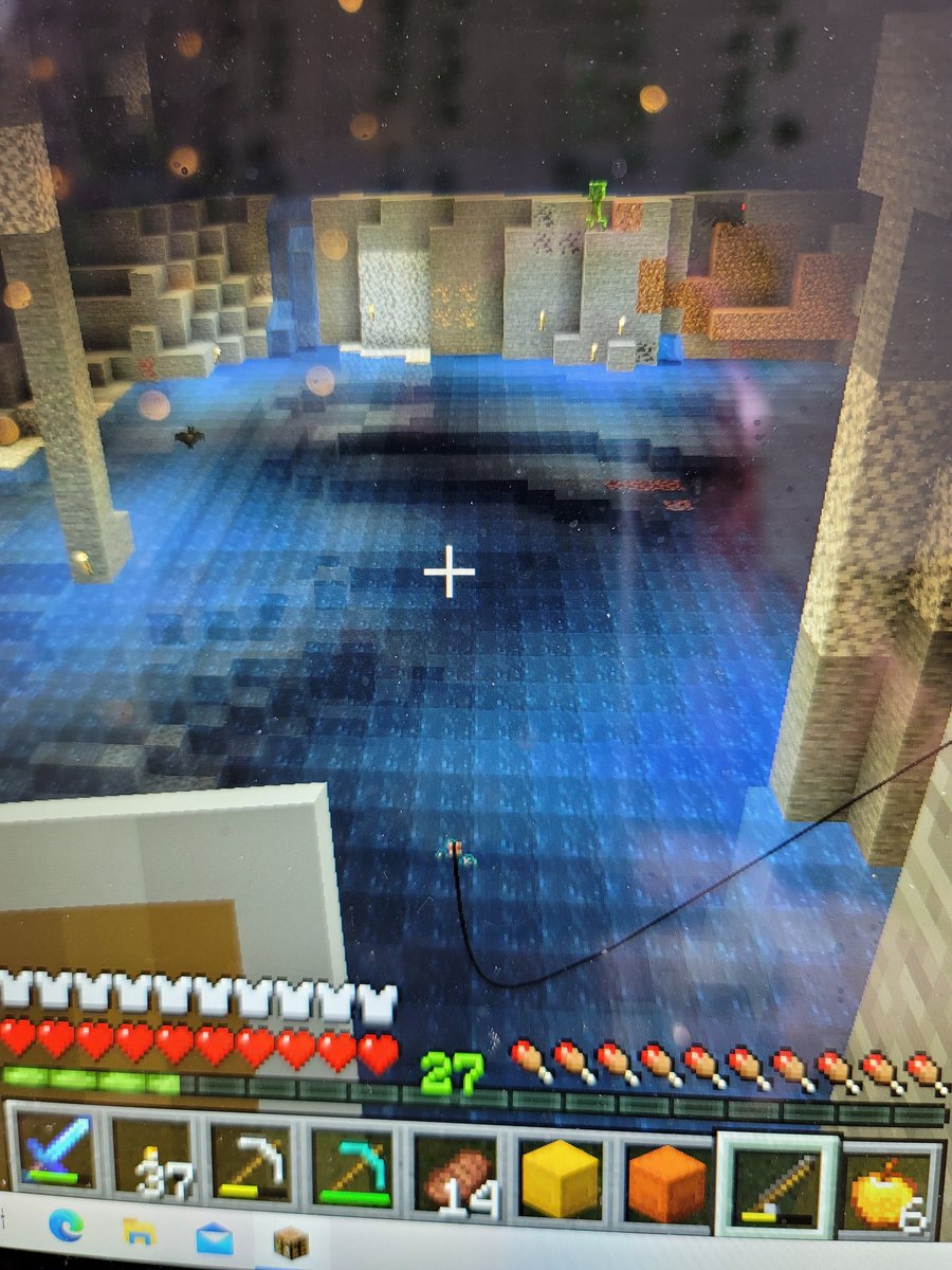 RaeSunshinez's tweet photo. The new @Minecraft Caves &amp; Cliffs snapshot now generates lakes in caves so you're now able to fish to catch items &amp; food underground! 🤯

#minecraft #survival #cavesandcliffs #snapshot #update #minecrafter #minecraftpc #mojang  
#gamer #PCGamer #videogamer #videogames #microsoft https://t.co/WSfnSCIhys