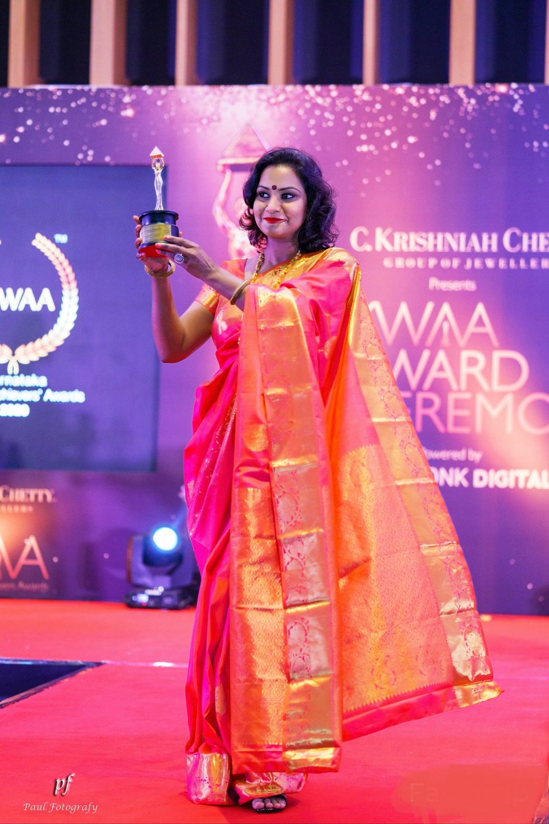 OttilieAnban's tweet photo. Honoured to recieve #KarnatakaWomenAchieversAward 2020 for #Leadership!
Iam what Iam because of your blessings & wishes!
All of you are my #Power & #Strength - #ThankYou!!!
#KWAA
#SpoorthiVishwas
#krishniahchetty
#krishniahchettyjewellers
#leadmonkdigital
#paulfotography https://t.co/sBNPRCNQ3f