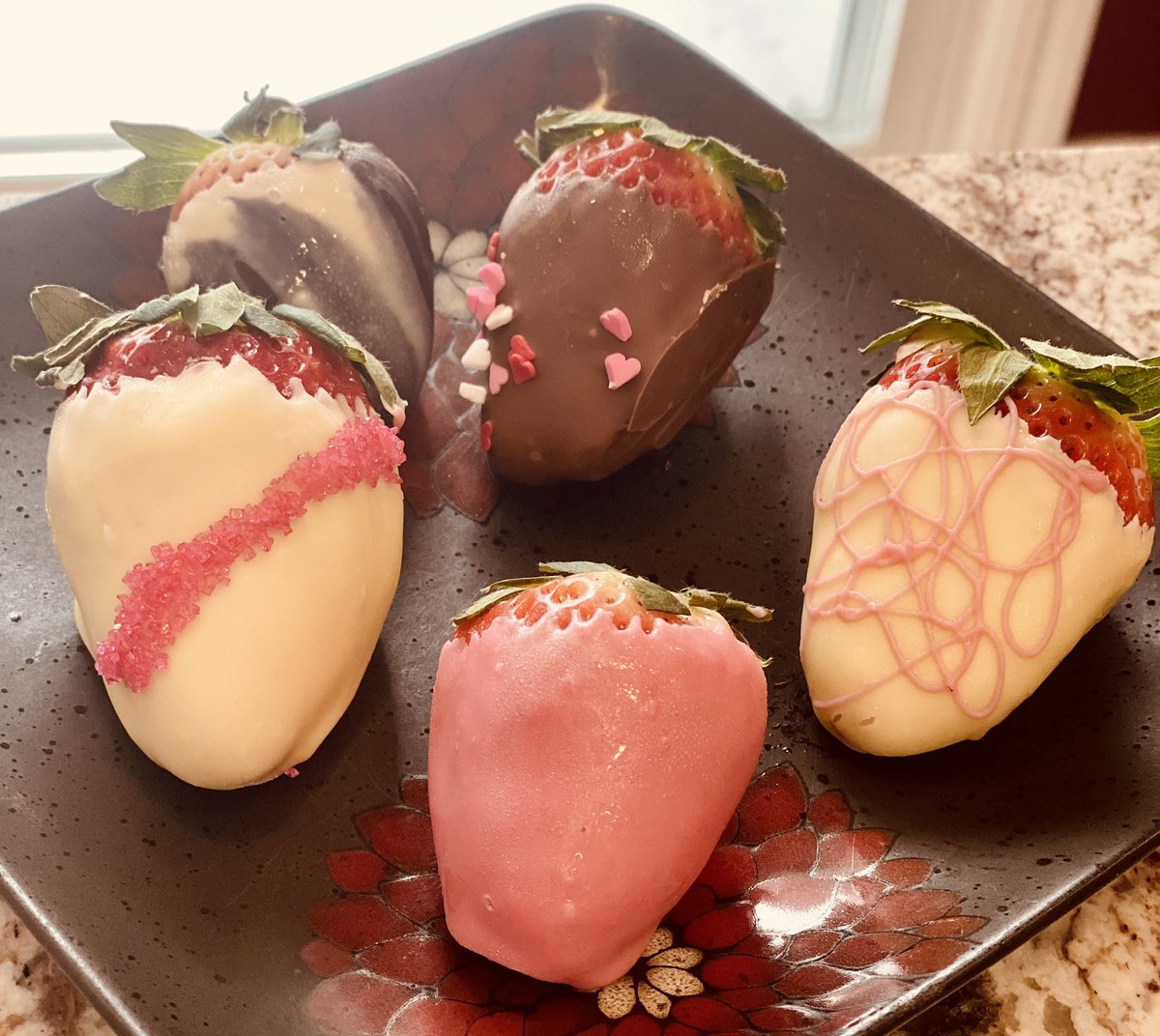 tmoekepickering's tweet image. Surprise Valentine gift arrived in our mail today. Check out these chocolates from Ravine Rising an Indigenous company. Thanks to whomever sent these. Made our day! #Miigwetch.