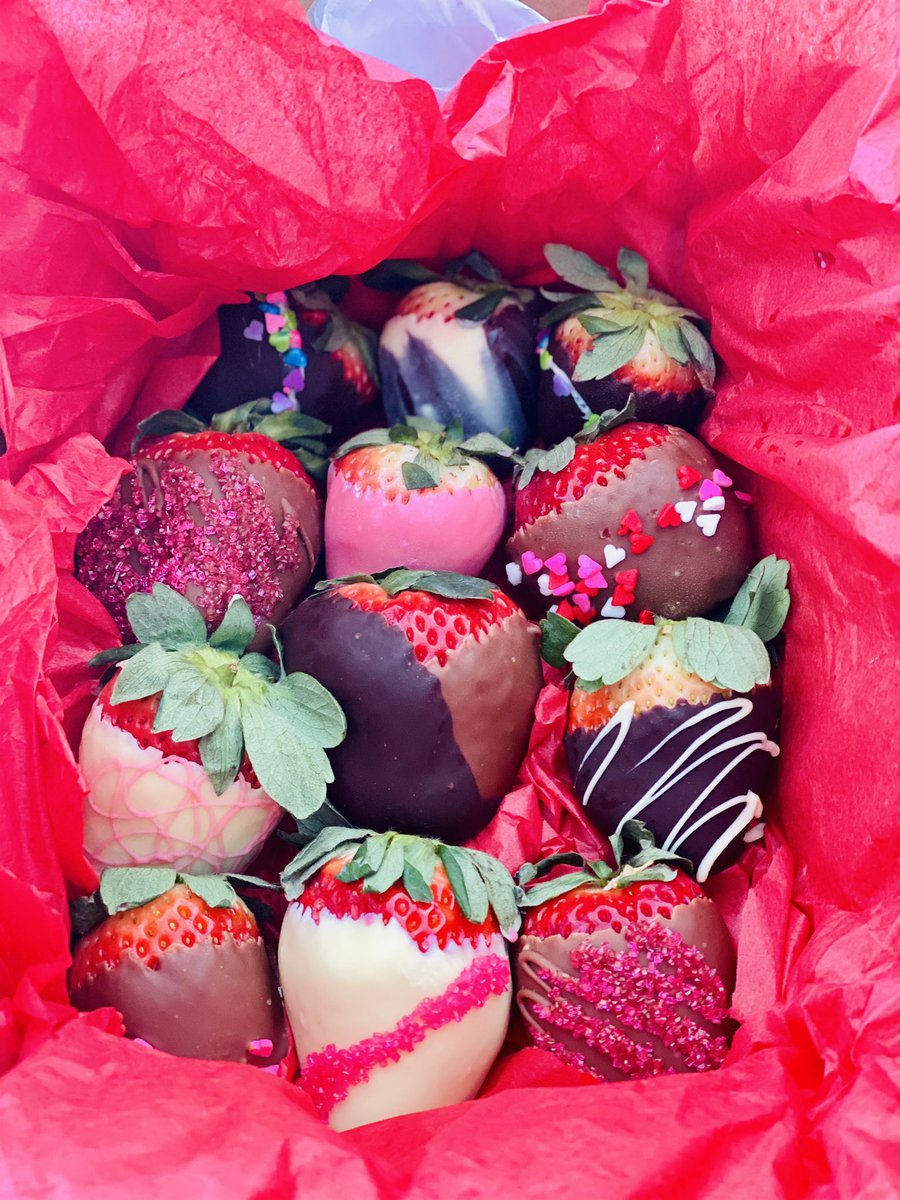 tmoekepickering's tweet image. Surprise Valentine gift arrived in our mail today. Check out these chocolates from Ravine Rising an Indigenous company. Thanks to whomever sent these. Made our day! #Miigwetch.