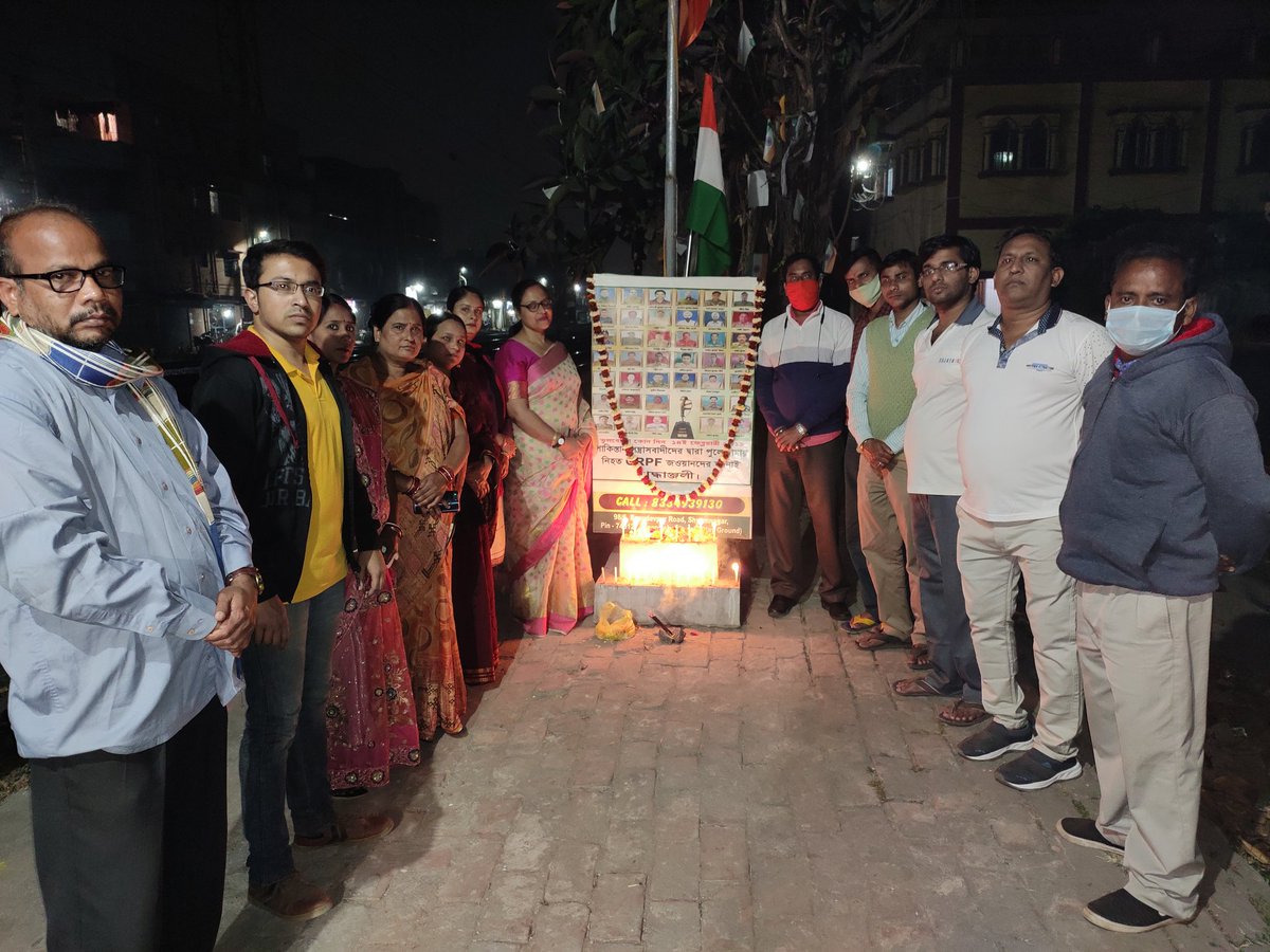 Akhiles80908331's tweet photo. Salute to ours brave soldiers,who laid down their lives in the Pulwama attack  last year.
The nation will be always indebted to you for yours supreme Sacrifice.
Jai Hind..... https://t.co/zWtNEmeoEf