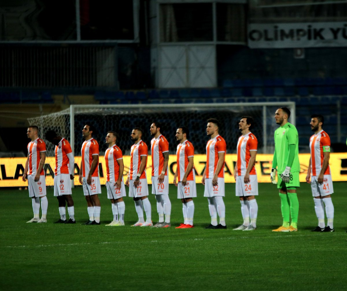 Her şeye rağmen bu şehirde dimdik ayaktayız.