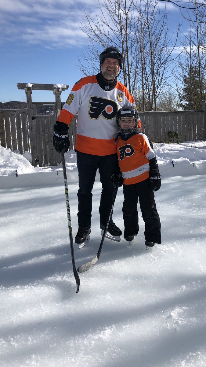 A beauty Valentine’s Day in the yard! ⁦<a href="/NHLFlyers/">Philadelphia Flyers</a>⁩ ⁦<a href="/GrittyNHL/">Gritty</a>⁩