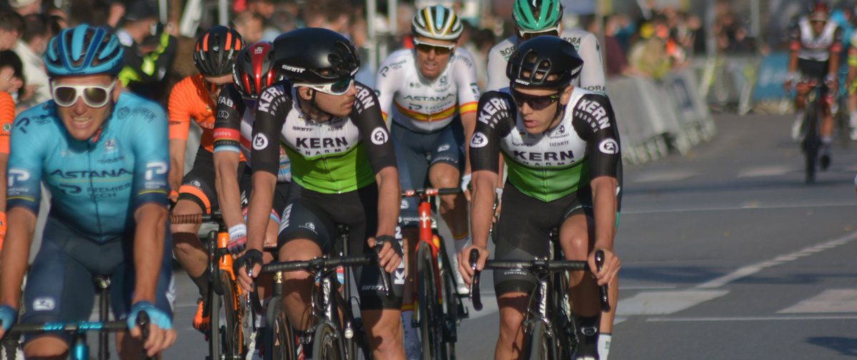 #ClasicaAlmería21 Refuerzos de valor
🚴‍♂️El Equipo Kern Pharma se muestra en el llano almeriense: Jaime, López y Novikov🇷🇺, con los mejores. Ruiz; protagonista
🎙️"La sensación es agridulce. <a href="/EnriqueSanz89/">Enrique Sanz</a> pinchó en el peor momento" (<a href="/UrtasunPablo/">Pablo Urtasun Perez</a>)
📲Crónica: equipokernpharma.com/actualidad/val…
