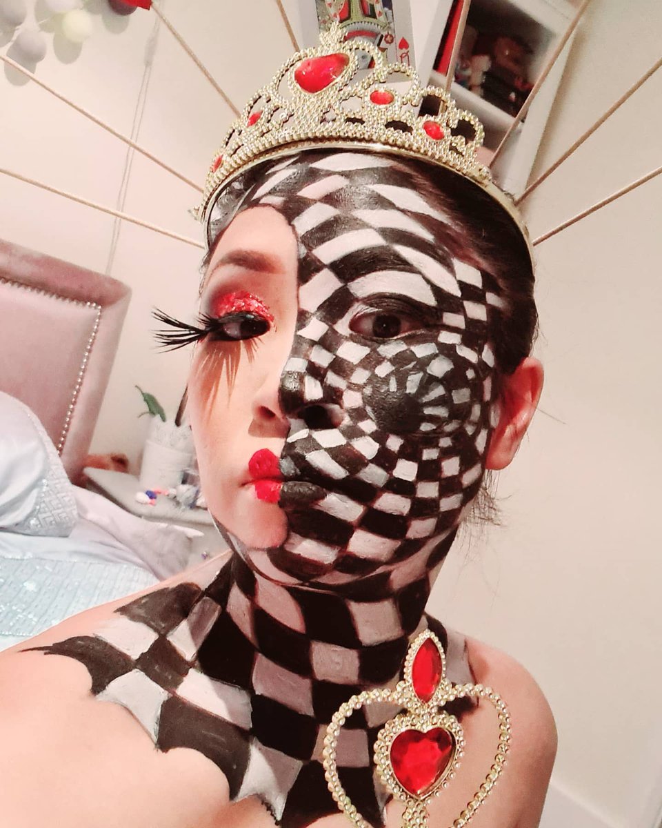 Dee_Dlicious's tweet photo. Queen of hearts ❤

#valentinesmakeup #makeupartist #growingmua #morphebabe #hudabeauty #queenofhearts #creativemakeup #eyeshadow #undiscoveredmua #featuringmuas #makeuplife #makeuplooks #morphelooks #wakeupandmakeup #makeupjunkie #selfie #picoftheday #makeupbyme #beauty https://t.co/hfDqcN4rFn