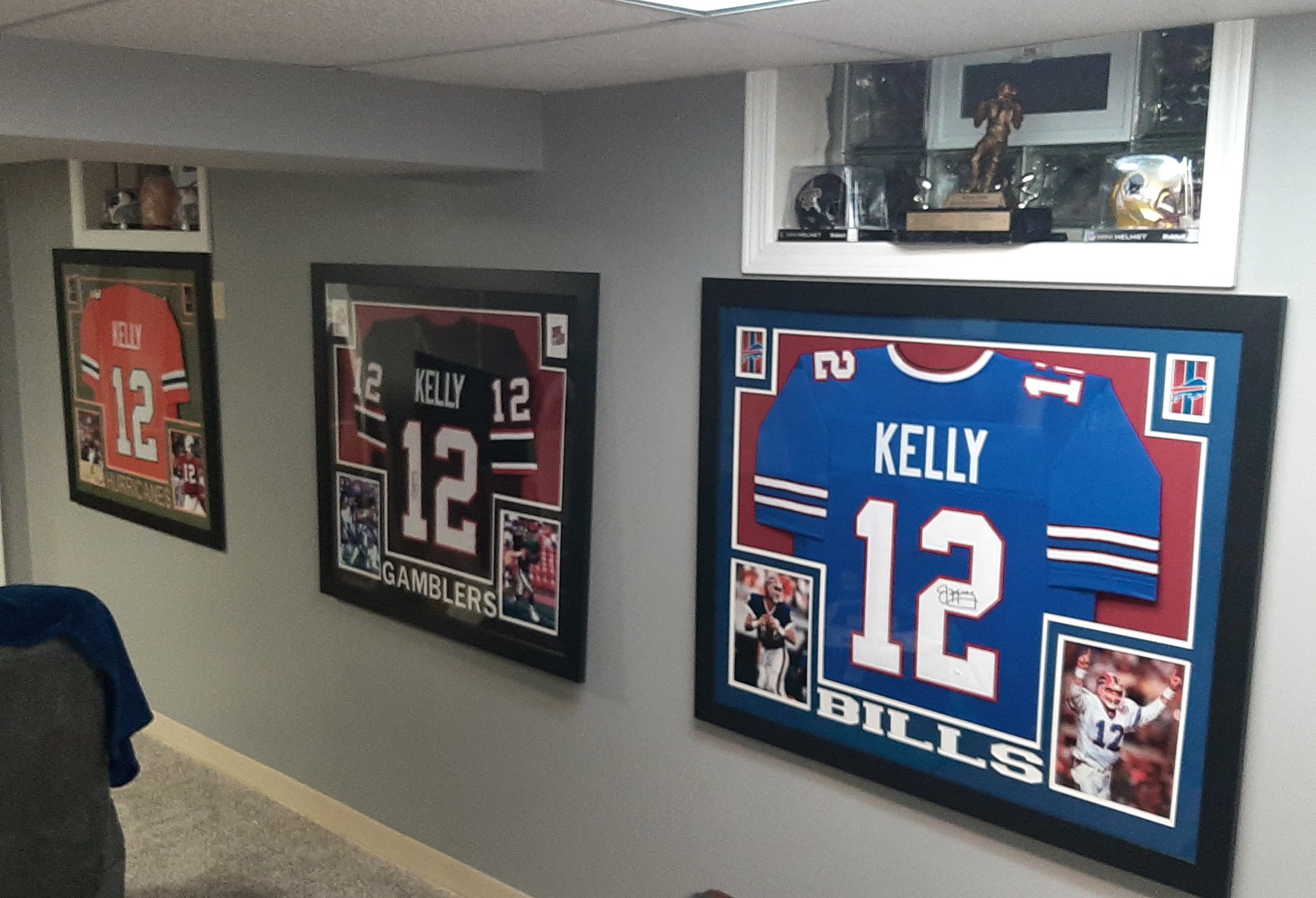  Just set up my Jim Kelly wall at my new house! Happy Birthday! 