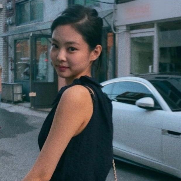 jenniearchivee's tweet photo. Happy valentine day guys🤍 https://t.co/wERAhJoc3e
